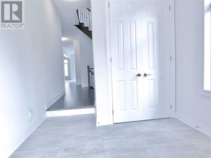 Property Photo:  9 St Ives Crescent  ON L1P 0C5 