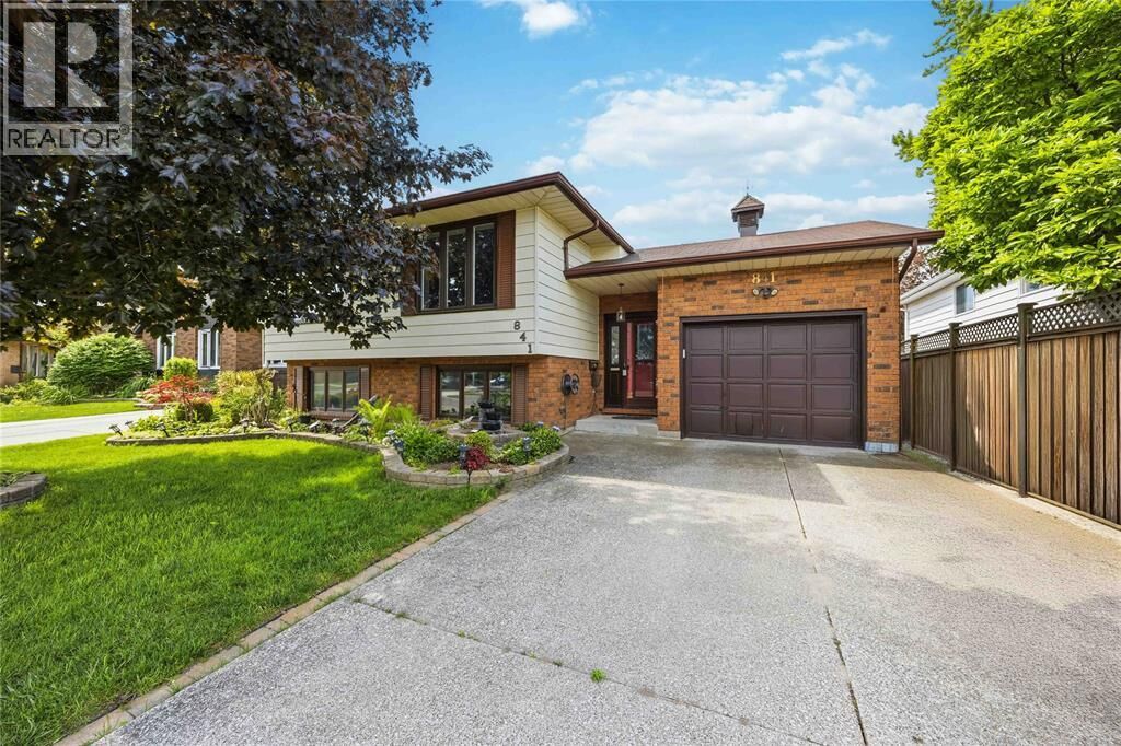 Property Photo: 841 Prestwick Crescent ON N7S 4J6