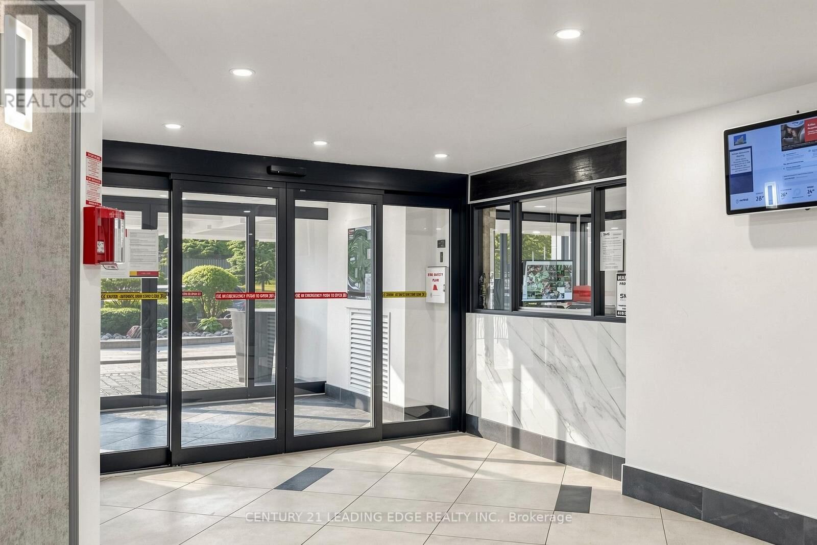 Property Photo: 5 Vicora Linkway 304 ON M3C 1A7