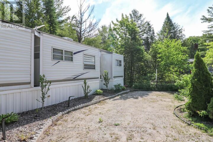 Property Photo: 85 Theme Park Drive 45 ON L9Z 1X7