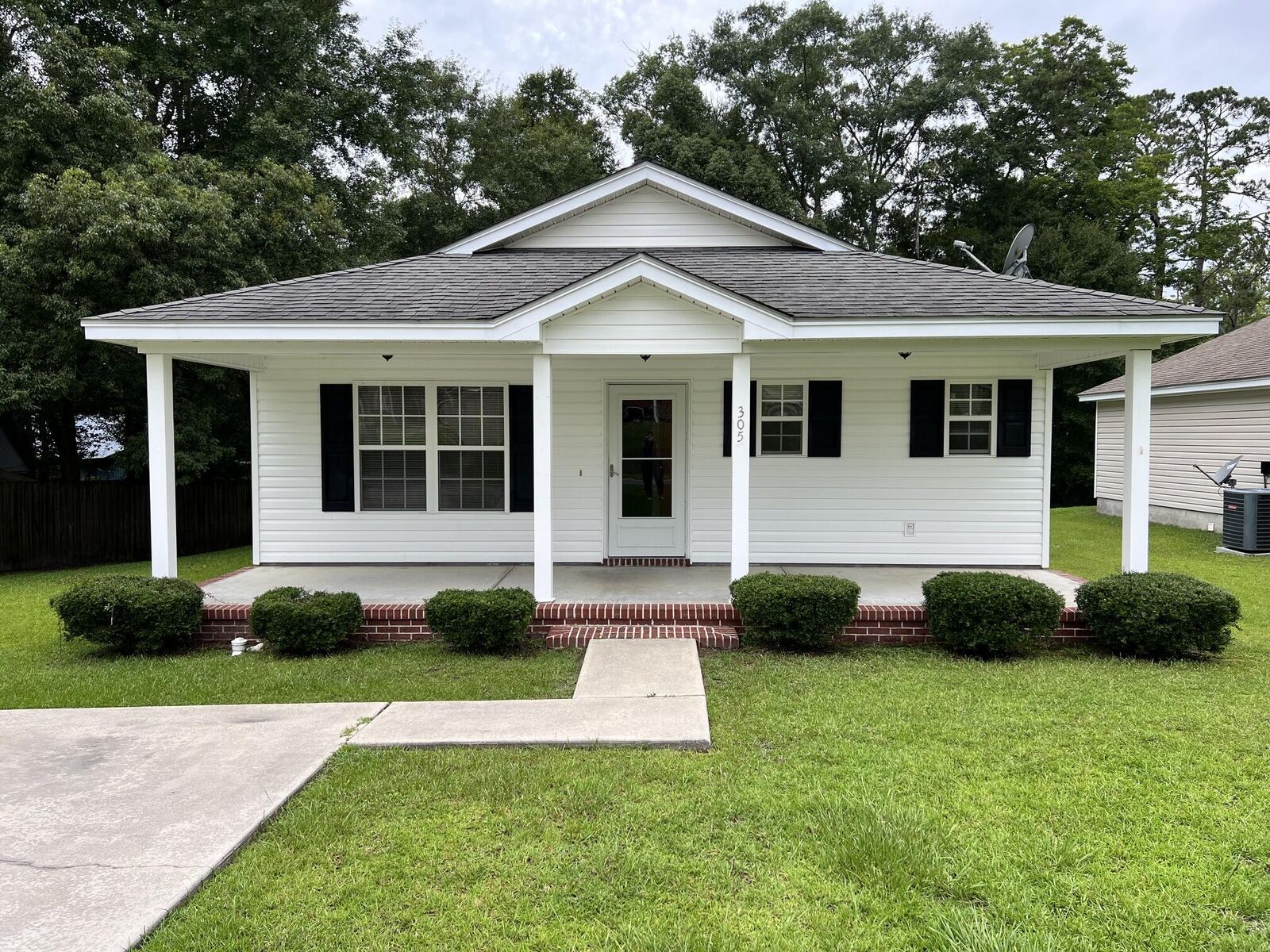 Property Photo:  305 N Rangeline Street  FL 32425 