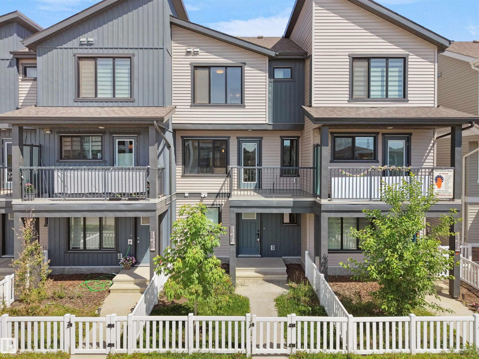 Property Photo:  1230 Aster Boulevard NW  AB T6T 2N8 