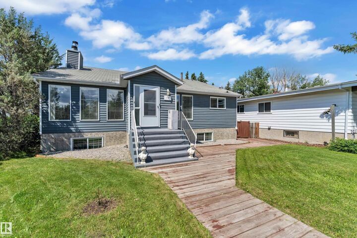 Photo de la propriété:  2219 Millbourne Road NW  AB T6K 0Y3 