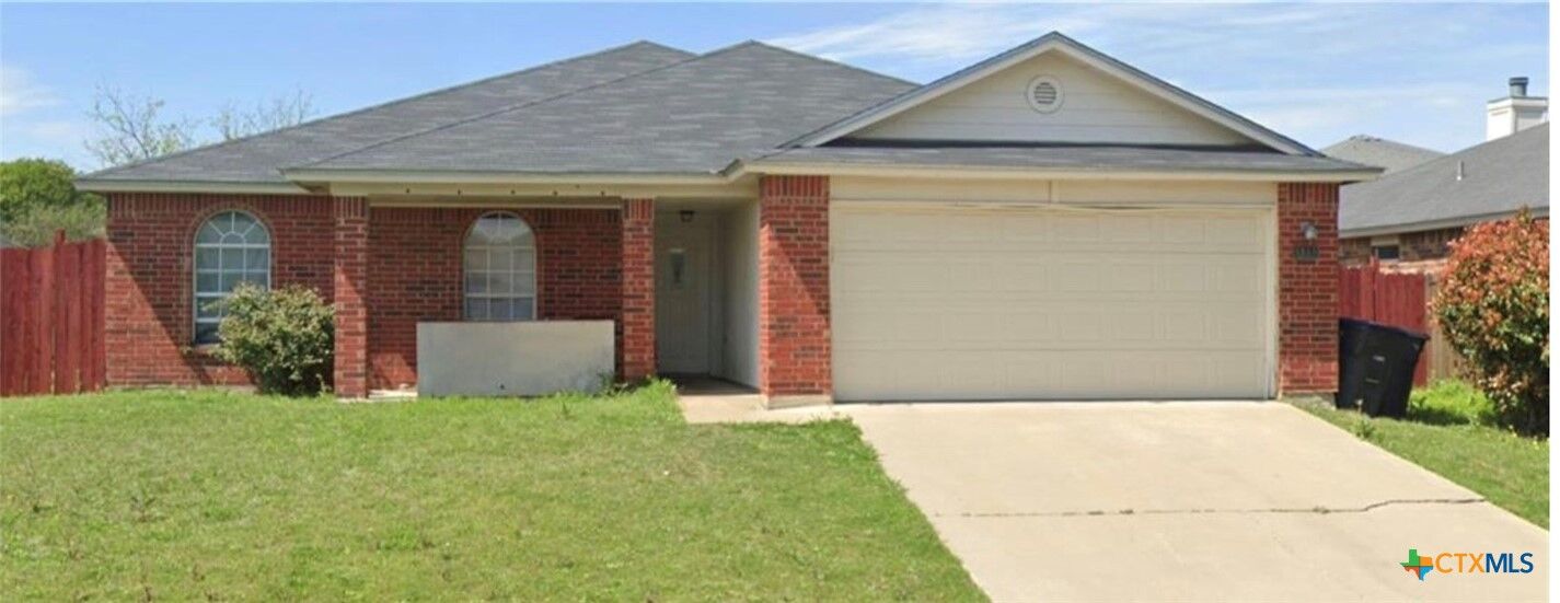 Property Photo: 1411 Saddle Drive TX 76543