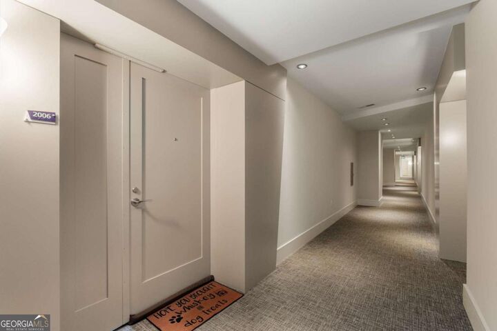 Property Photo:  3325 Piedmont Road NE 2006  GA 30305 