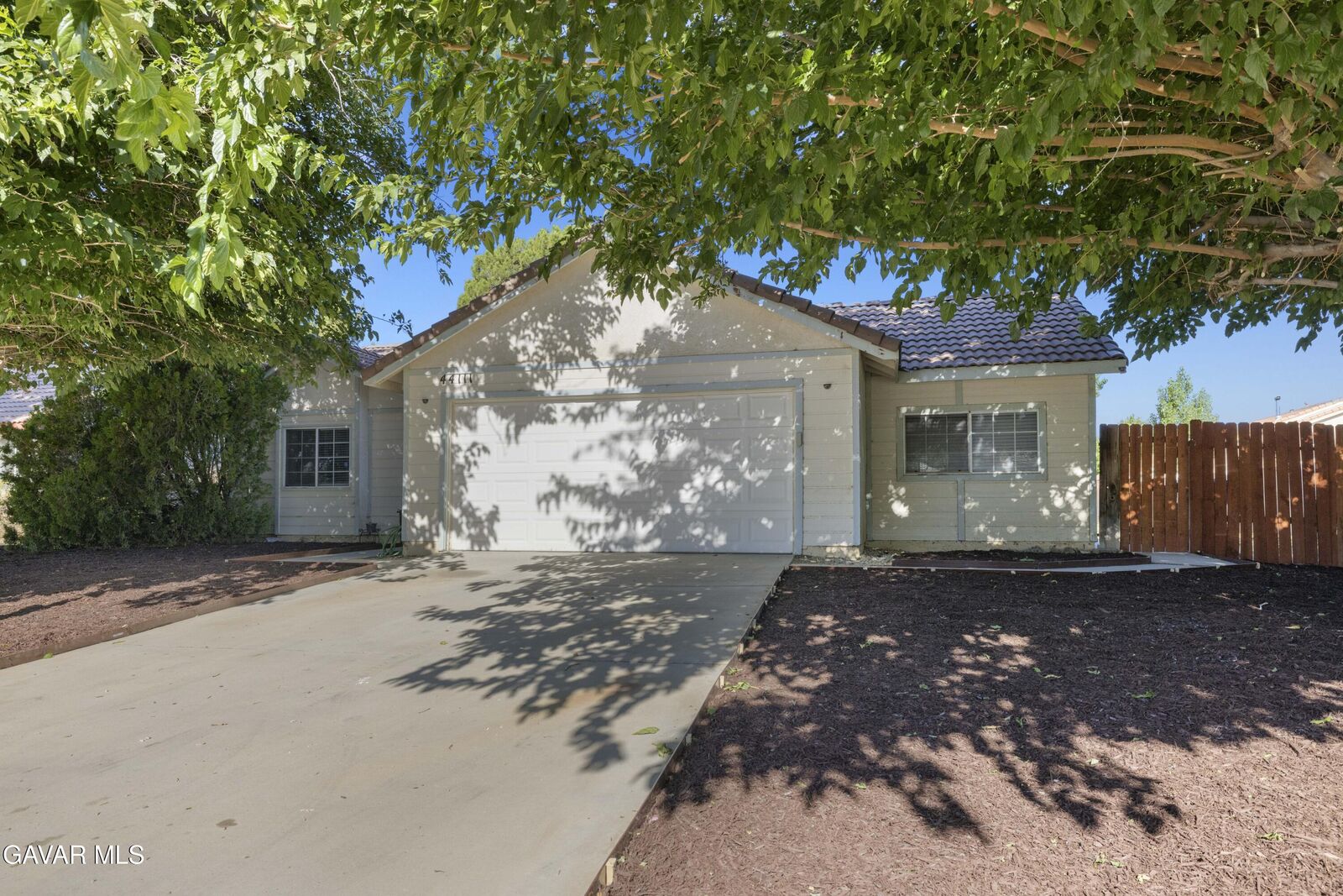 Property Photo:  44111 Acacia Street  CA 93535 