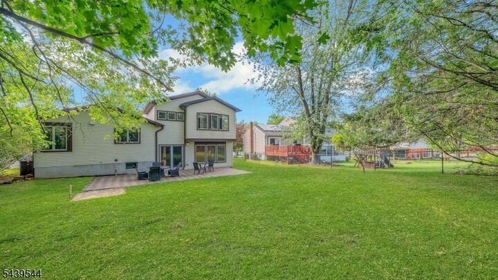 Property Photo:  8 Marlo Road  NJ 07039 