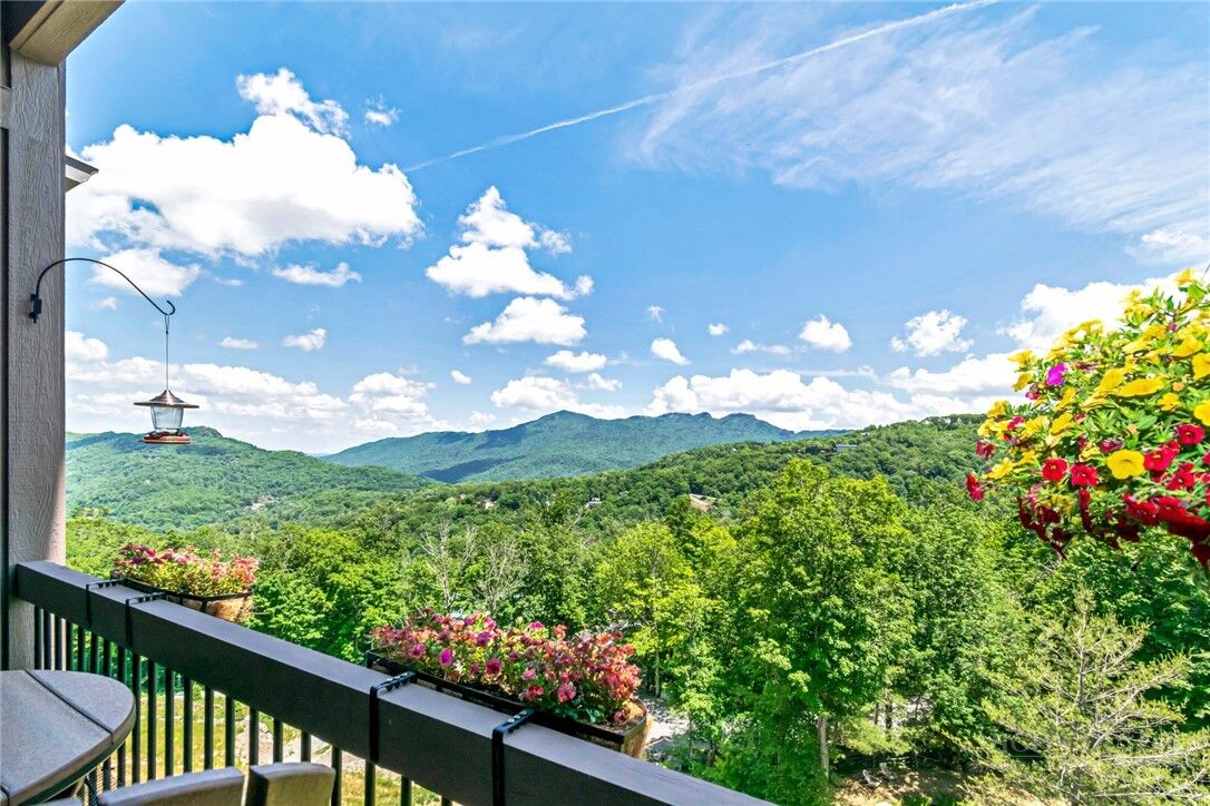 Property Photo: 164 Ridgeline Drive 21B NC 28604