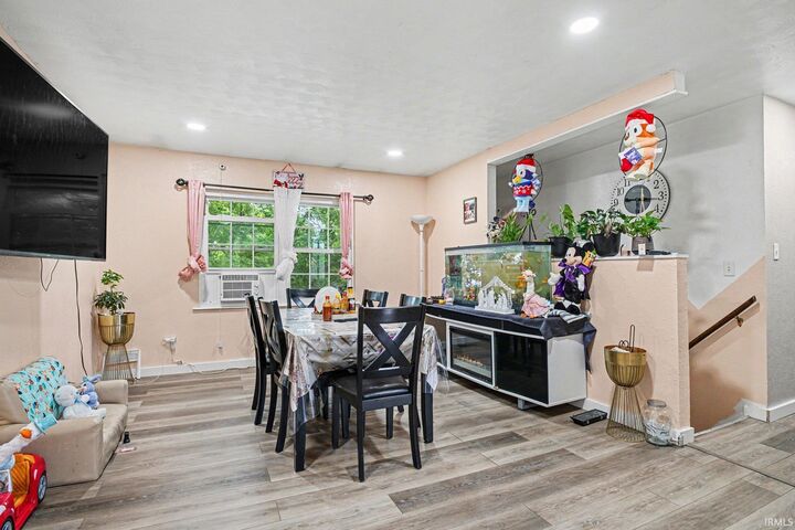Property Photo:  2421 E 5th Street  IN 46544 