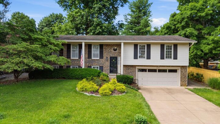 Property Photo:  2044 Bamboo Drive  KY 40513 