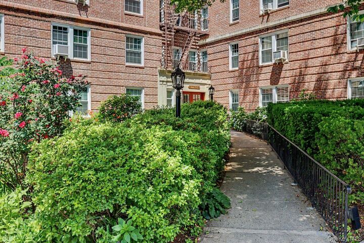 Property Photo: 300 S Broadway 2 H NY 10591