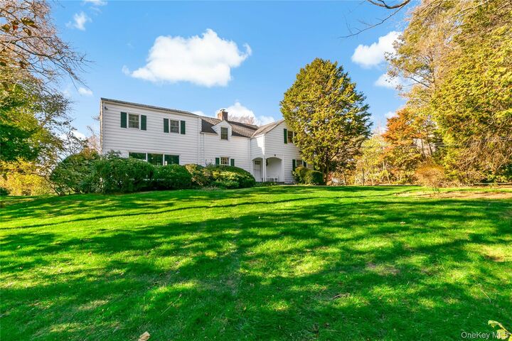 Property Photo:  1050 Knollwood Road  NY 10603 