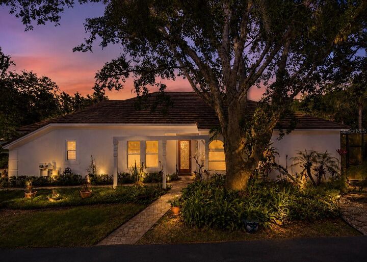 Property Photo:  5204 Green Forest Court  FL 33647 