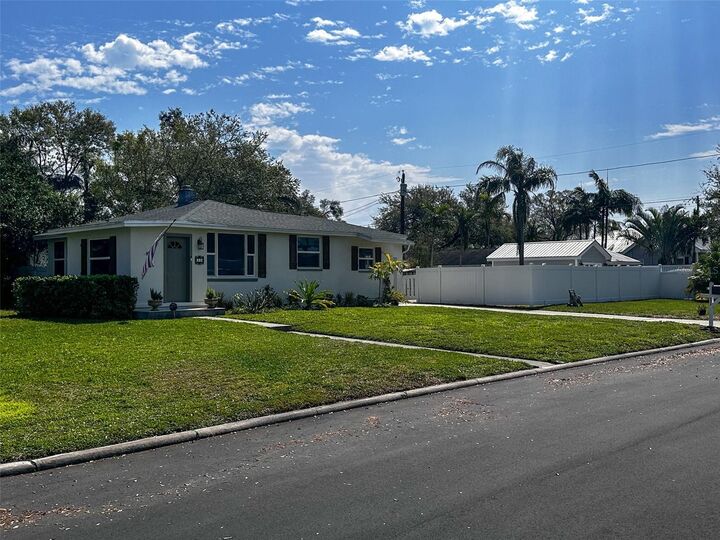 Property Photo: 11 N Crest Avenue FL 33755
