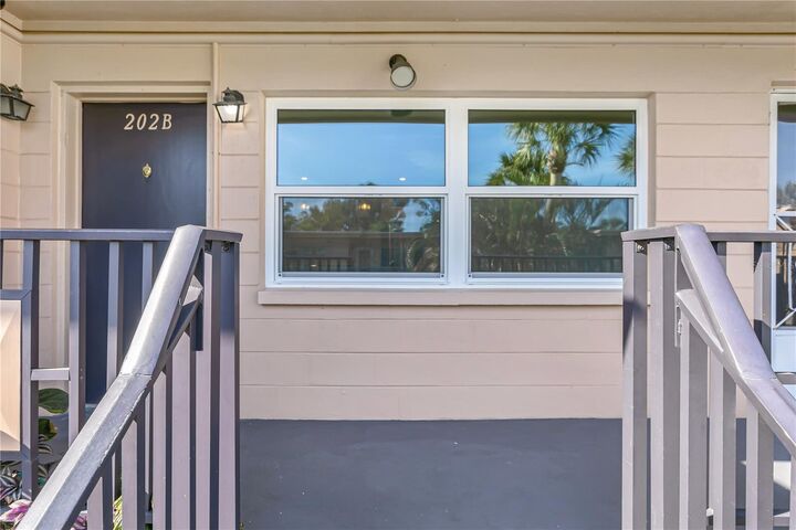 Property Photo: 216 36th Avenue N 202B FL 33704