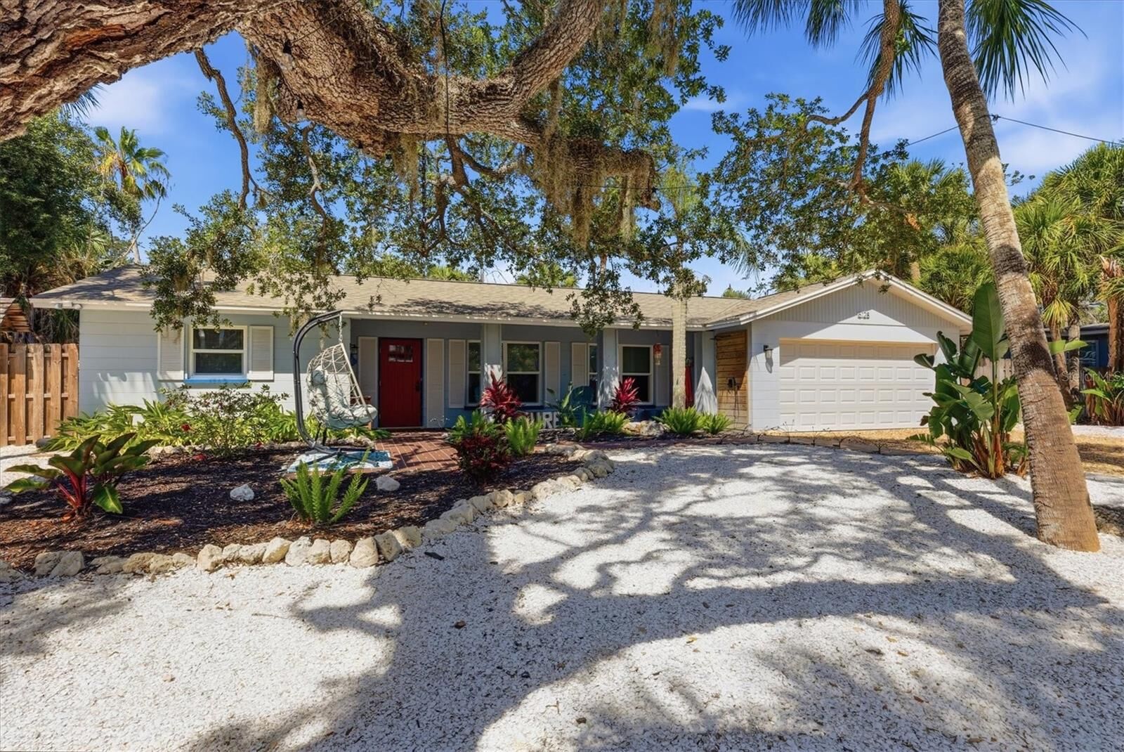Property Photo:  5128 Oxford Drive  FL 34242 