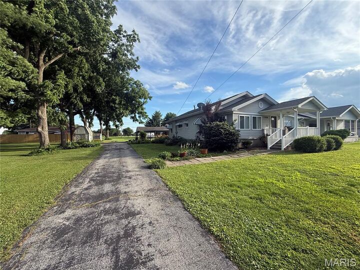 Property Photo:  1306 Main Street  IL 62087 