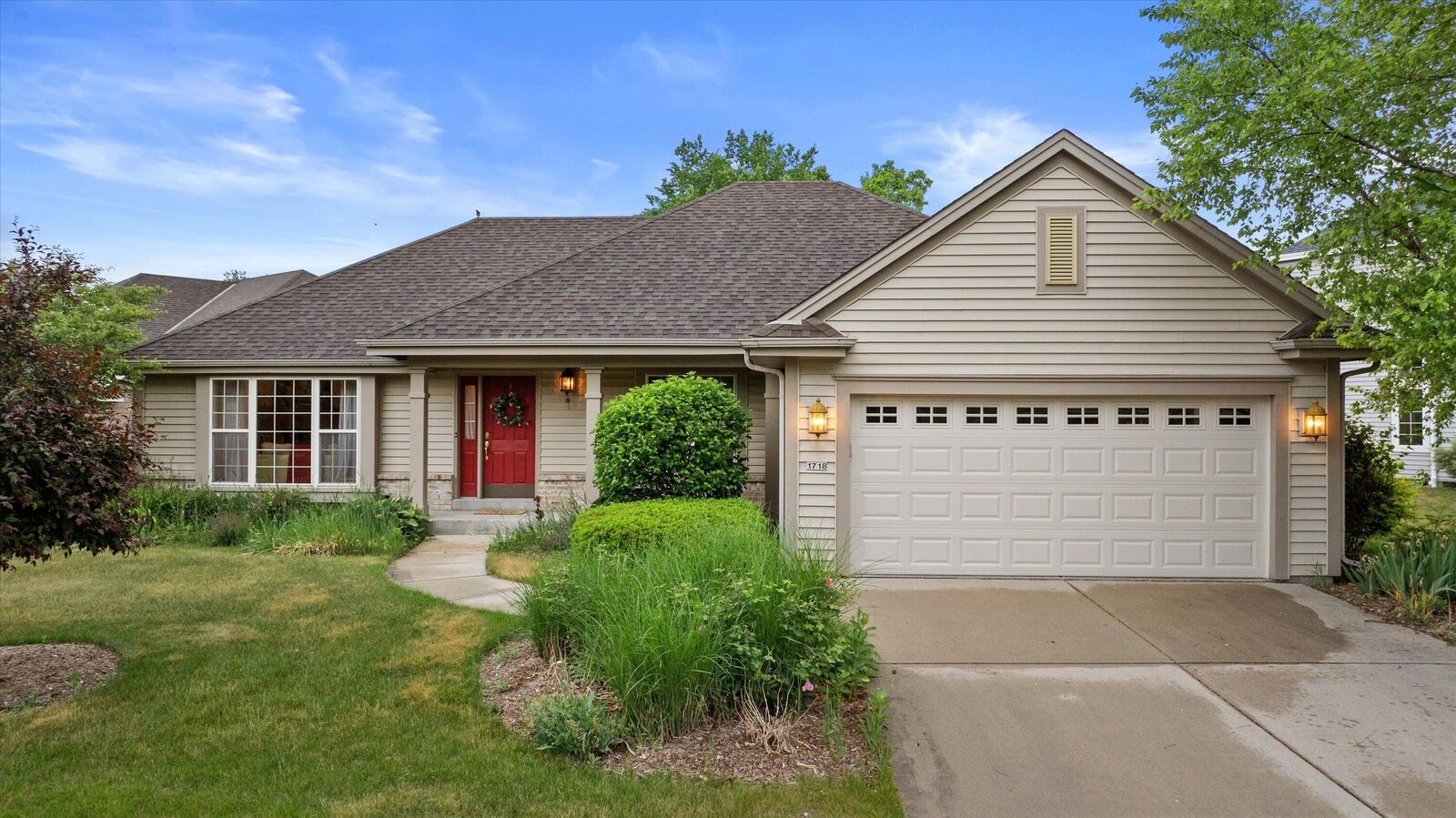 Property Photo:  1718 Tumbleweed Cir  WI 53095 