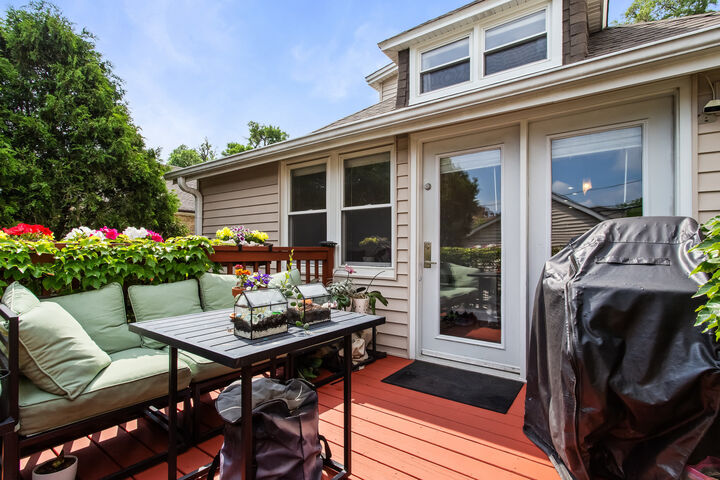Property Photo:  5654 W Cornelia Avenue  IL 60634 