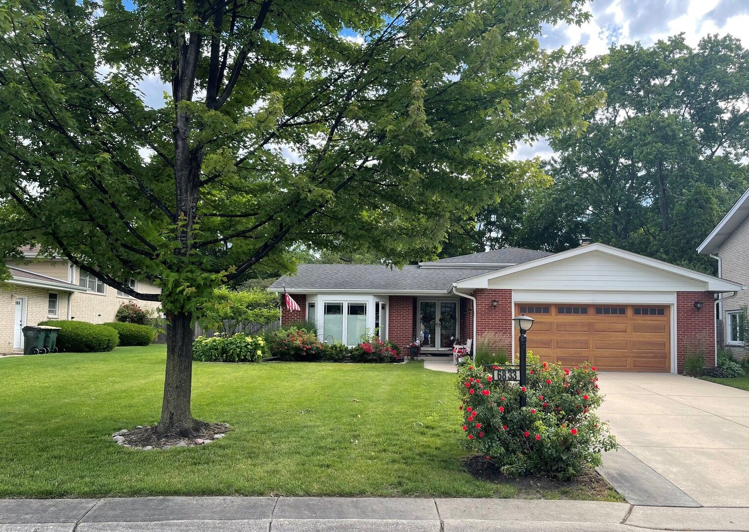 Property Photo:  6833 N Concord Lane N  IL 60714 
