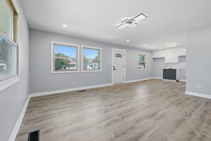 Property Photo:  1942 Beacon Court  IL 60411 