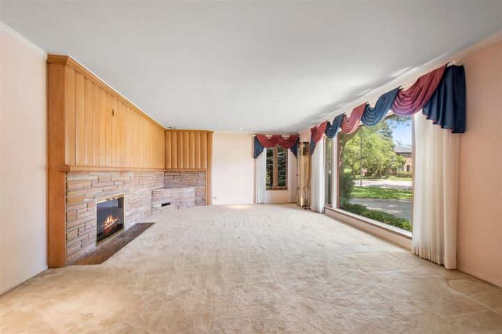 Property Photo: 6650 N Lightfoot Avenue IL 60646