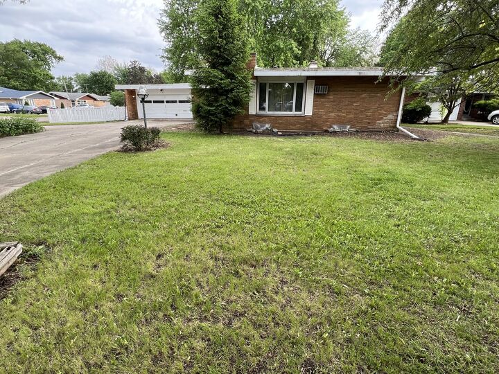 Property Photo: 616 Seneca Drive IL 60506