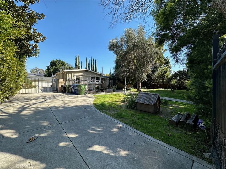 Property Photo:  5504 Tyrone Avenue  CA 91401 