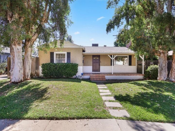 Property Photo:  15460 Sylvan Street  CA 91411 