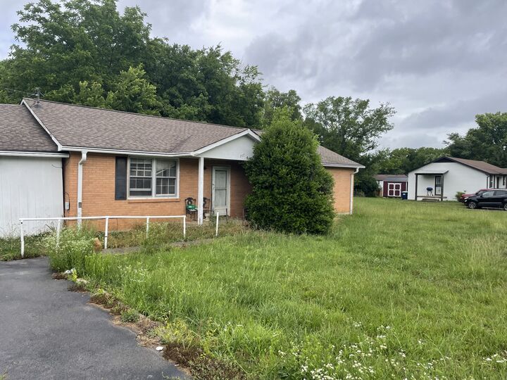 Property Photo:  117 Center St  TN 37086 
