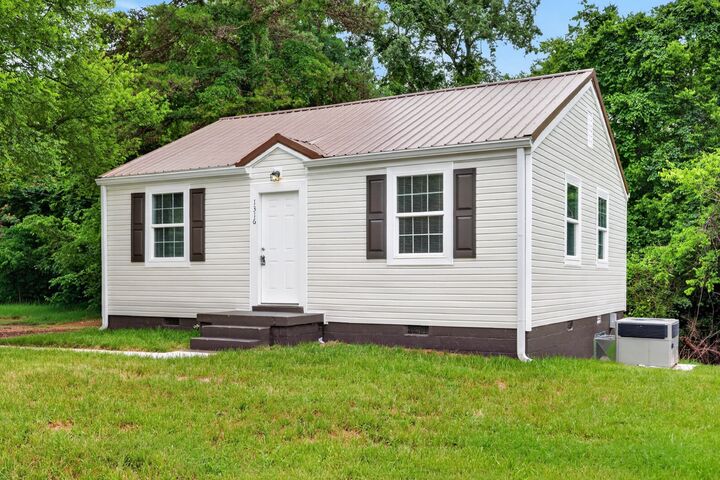 Property Photo: 1316 Sunnyview Dr TN 37040