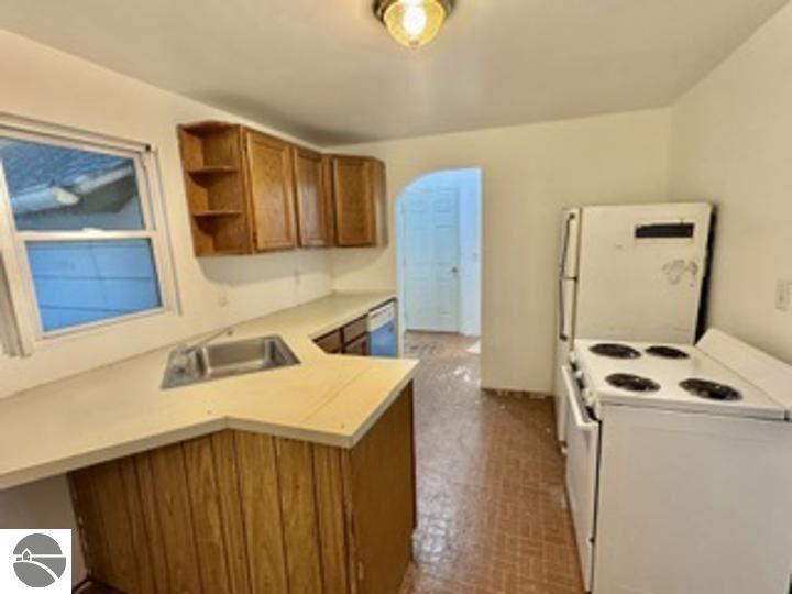 Property Photo:  221 W Center Street  MI 48801 