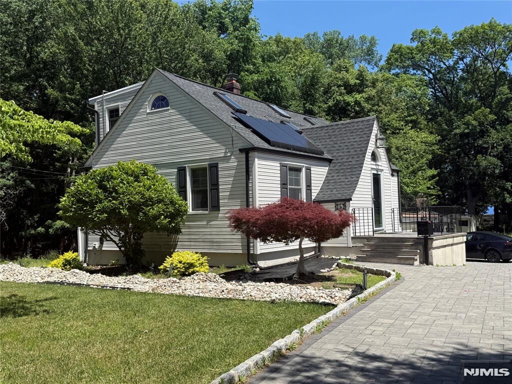 Property Photo:  252 Crescent Avenue  NJ 07446 