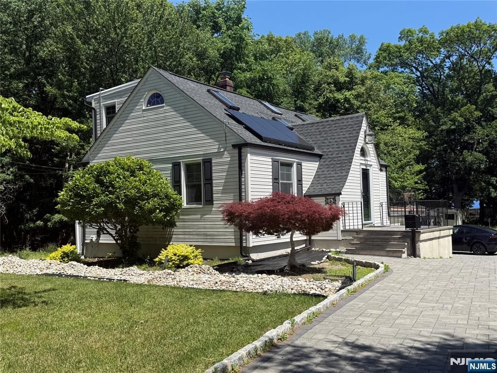 Property Photo:  252 Crescent Avenue  NJ 07446 