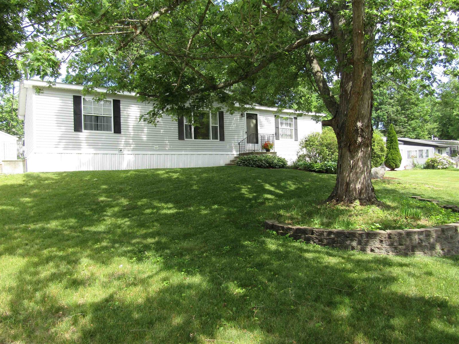 Property Photo:  21 Eric Avenue  NH 03062 