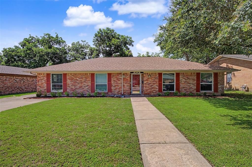 Property Photo:  2009 Cliffside Drive  TX 76134 