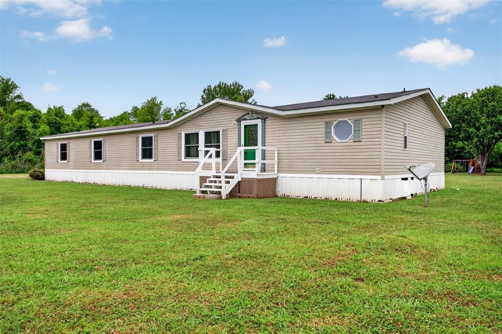 Property Photo:  600 Highway 527  LA 71051 