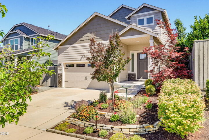 Property Photo: 3727 Sidney Way OR 97504
