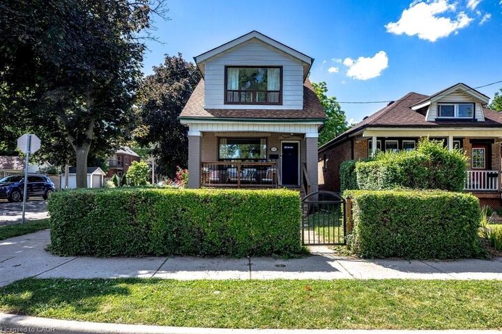 Property Photo:  152 London Street S  ON L8K 2G7 