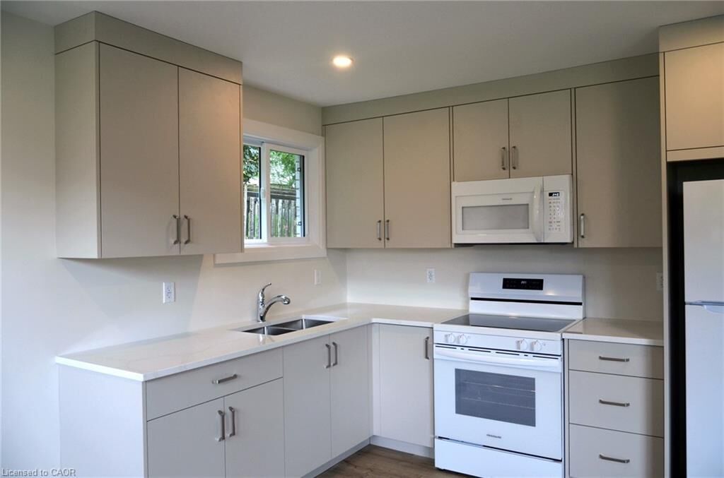 Property Photo:  254 Cedar Street  ON N3Y 2H9 