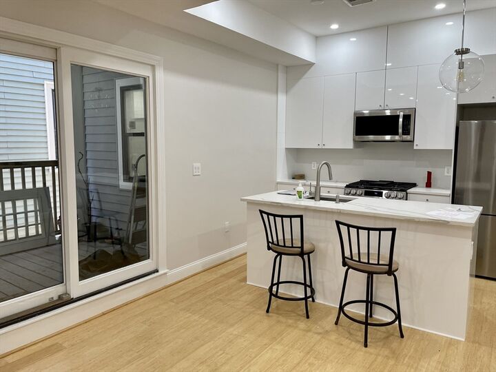 Property Photo:  258 W Broadway 4  MA 02127 