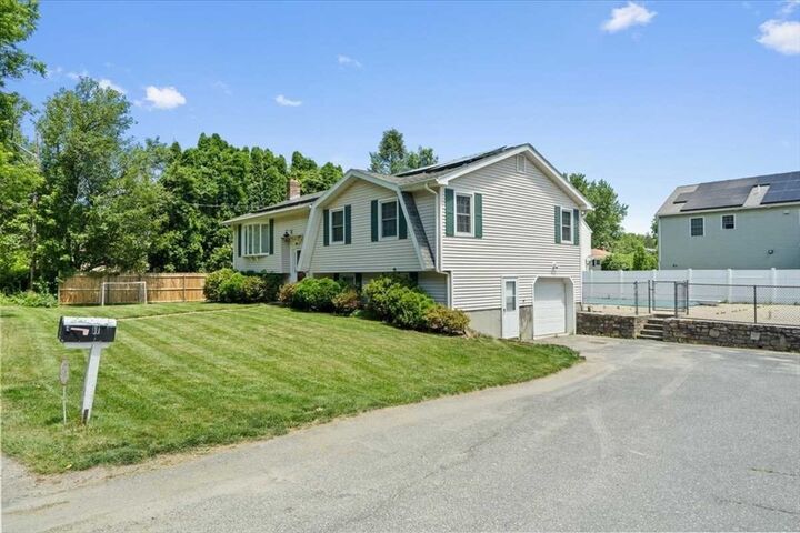 Property Photo: 11 Dunkirk Ave MA 01604