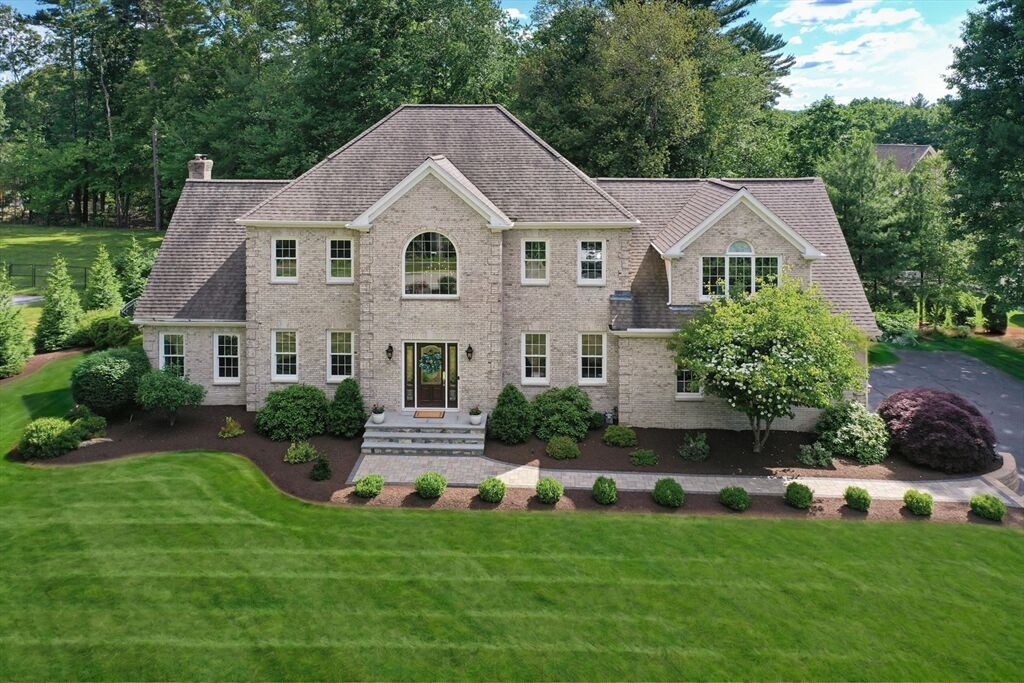 Property Photo:  15 Saddle Ridge Rd.  MA 01746 