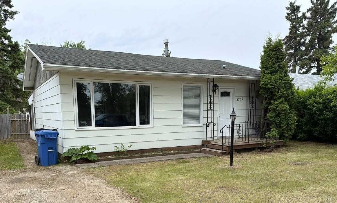 Property Photo: 4705 53 Avenue AB T0H 1W0