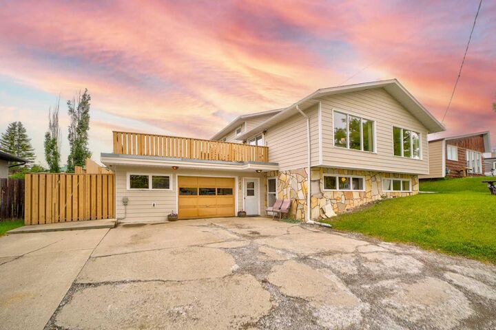 Property Photo: 1130 James Avenue AB T0K 1W0