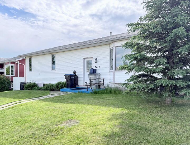 Property Photo: 4713 43 Street AB T0E 1N0