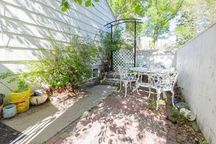 Property Photo:  1118 12B Street S  AB T1K 1S2 