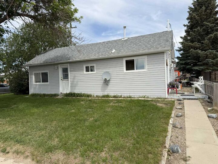 Property Photo: 830 1 Avenue AB T0K 2K0