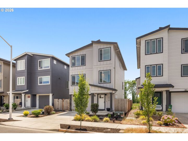 Property Photo:  1014 E Ginger Root Ct  OR 97132 