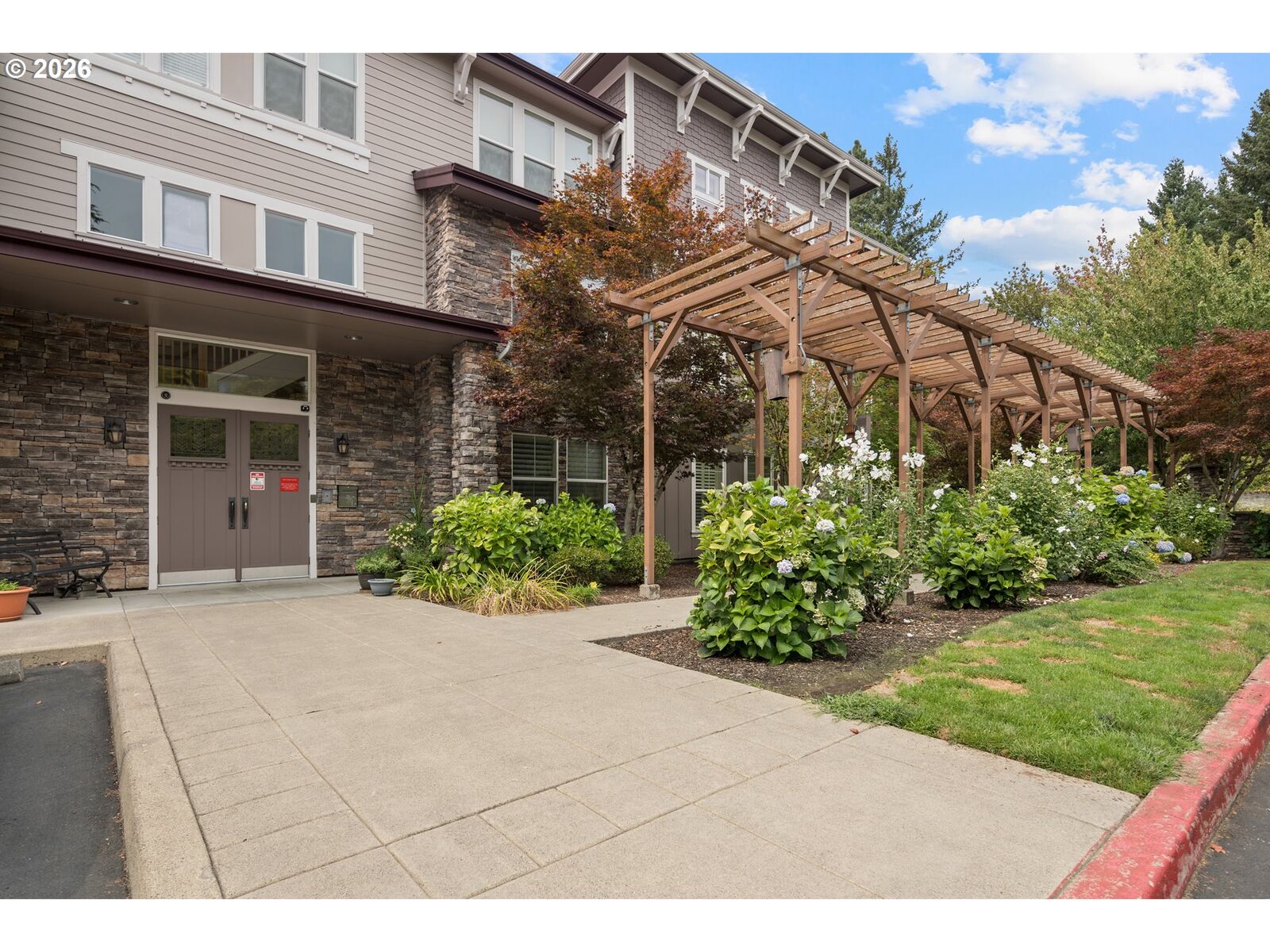 Property Photo:  1258 NW Shattuck Way 308  OR 97030 